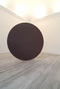 Disco in equilibrio, 2005 - sala I, ferro e magnete, Ø cm 225