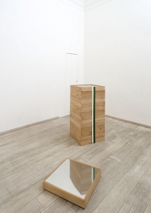 Riverbero, 2007, legno, vetro, fascia bicolore, sangue in provetta, acciaio, cm 140x60x60
