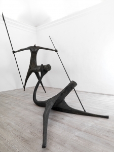 L’occhio di Narciso, 2009, bronzo, cm 530x250x180 (escluse lance)