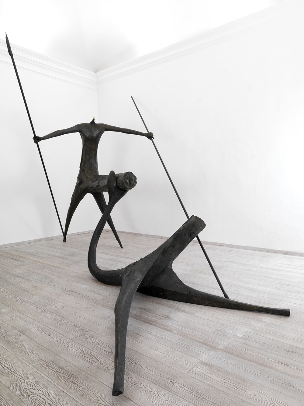 L’occhio di Narciso, 2009, bronzo, cm 530x250x180 (escluse lance)