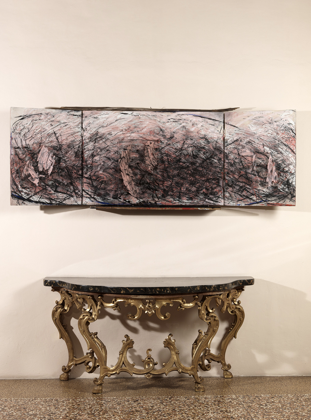 Retablo, 1986, tecnica mista, ferro, vetro e legno su tavola, cm 91,5x246,5x21,6 aperto