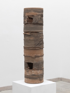 Giuseppe Spagnulo, Turris, 1985, terracotta, cm h94x24