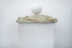 Giovanni Di Giovanni, Introspezione magnetica, 2016, gesso e sistema magnetico, cm 25x25