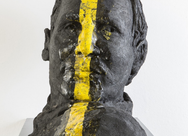 Ritratto, 2014/15, olio su ceramica Raku, cm 37x27x41 busto