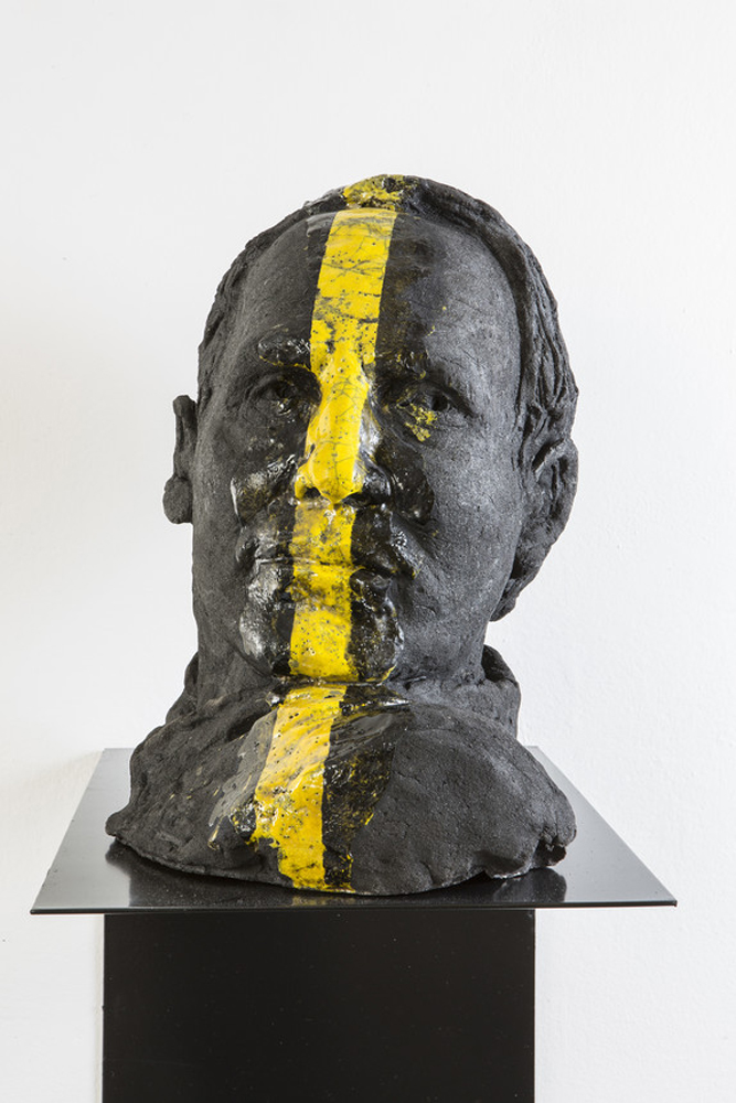 Ritratto, 2014/15, olio su ceramica Raku, cm 37x27x41 busto