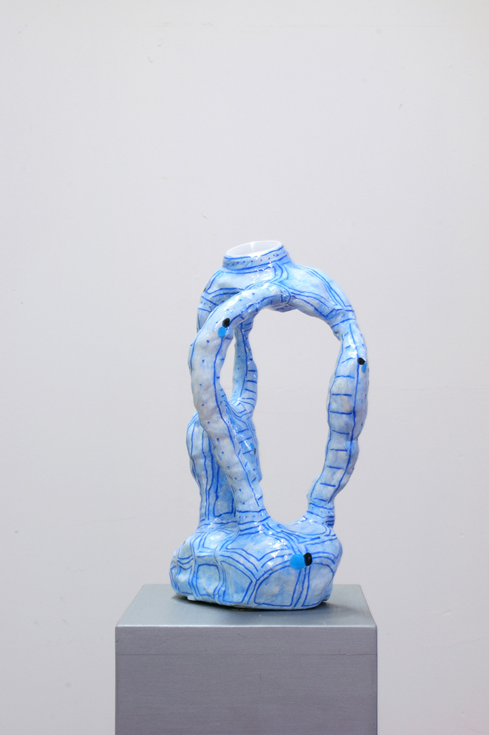 Davide Mancini Zanchi, Tazzina da caffè (#beakseverywhere), 2018, tazzina da caffè incastonata su scultura in finta ceramica, cm 35x20x14