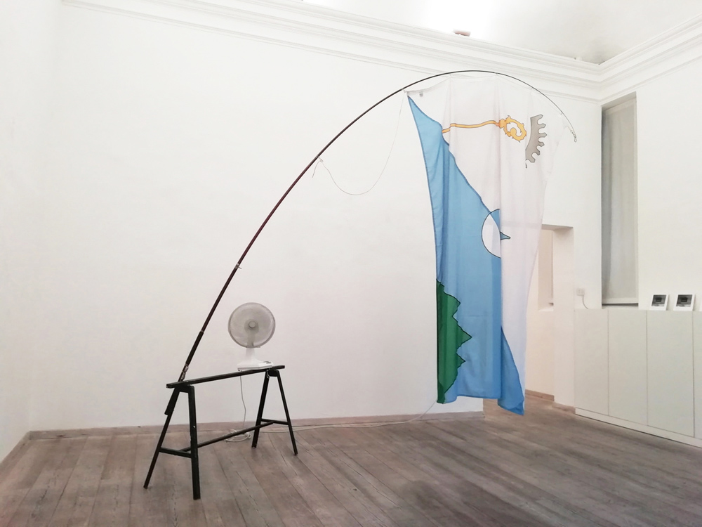 Eugenio Tibaldi, Una bandiera per Latronico, 2011, materiali vari, dimensioni variabili