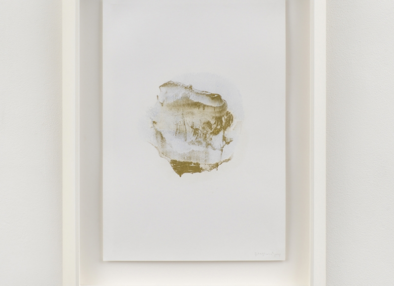 Macula, 2021, tempera mista e polvere di bronzo su carta, cm 48x33