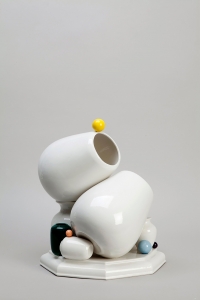Andrea Salvatori, Accumulo con sfera gialla, 2015, ceramica, cm 32x28x28