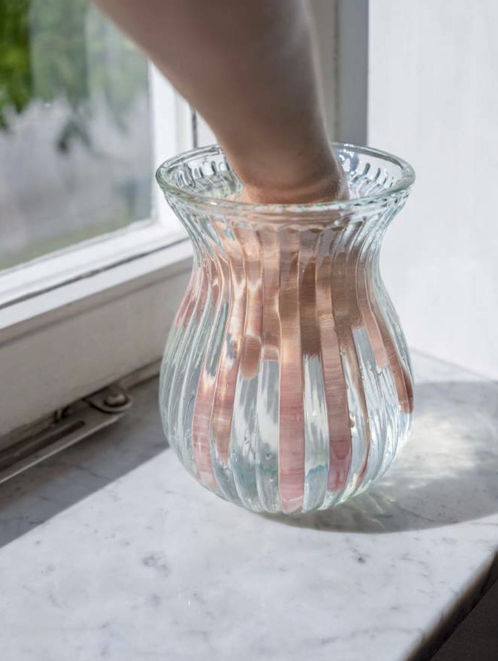 Claudia Amatruda, Hands like roots, “Hypersea”, 2024,
stampa inkjet, cm 32x42